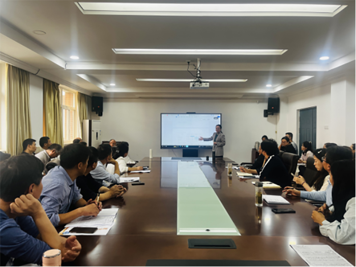 Av99
召开本科教育教学审核评估工作推进会