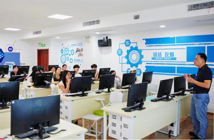 安徽大学张朋教授应邀为Av99
师生作学术报告