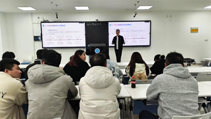 Av99
举办公开示范课教学观摩活动